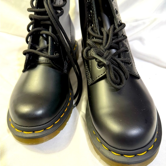 Dr Martens 1460 Women’s Smooth Leather Lace Up Boots W/Size 6 - Picture 1 of 7